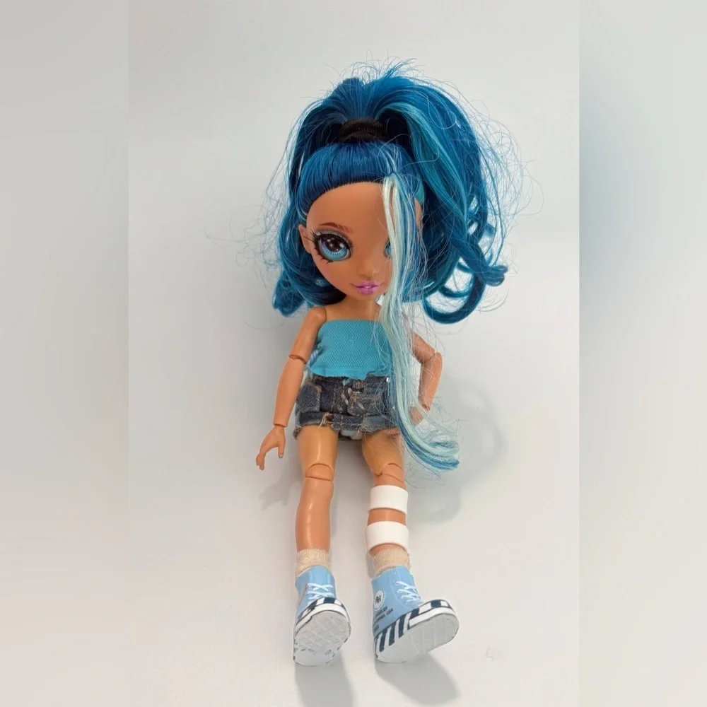Rainbow High Skyler Bradshaw cheer fashion posable 10.5” doll
